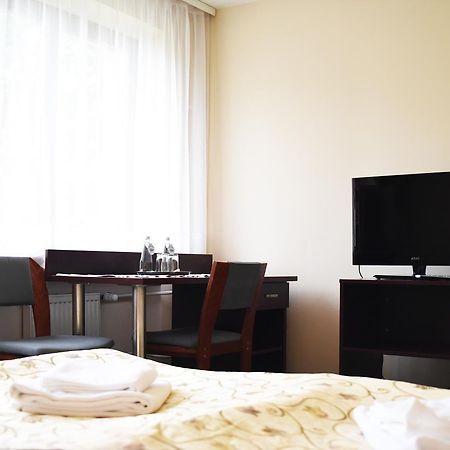 Parkhotel Economic Wielka Wies  ภายนอก รูปภาพ