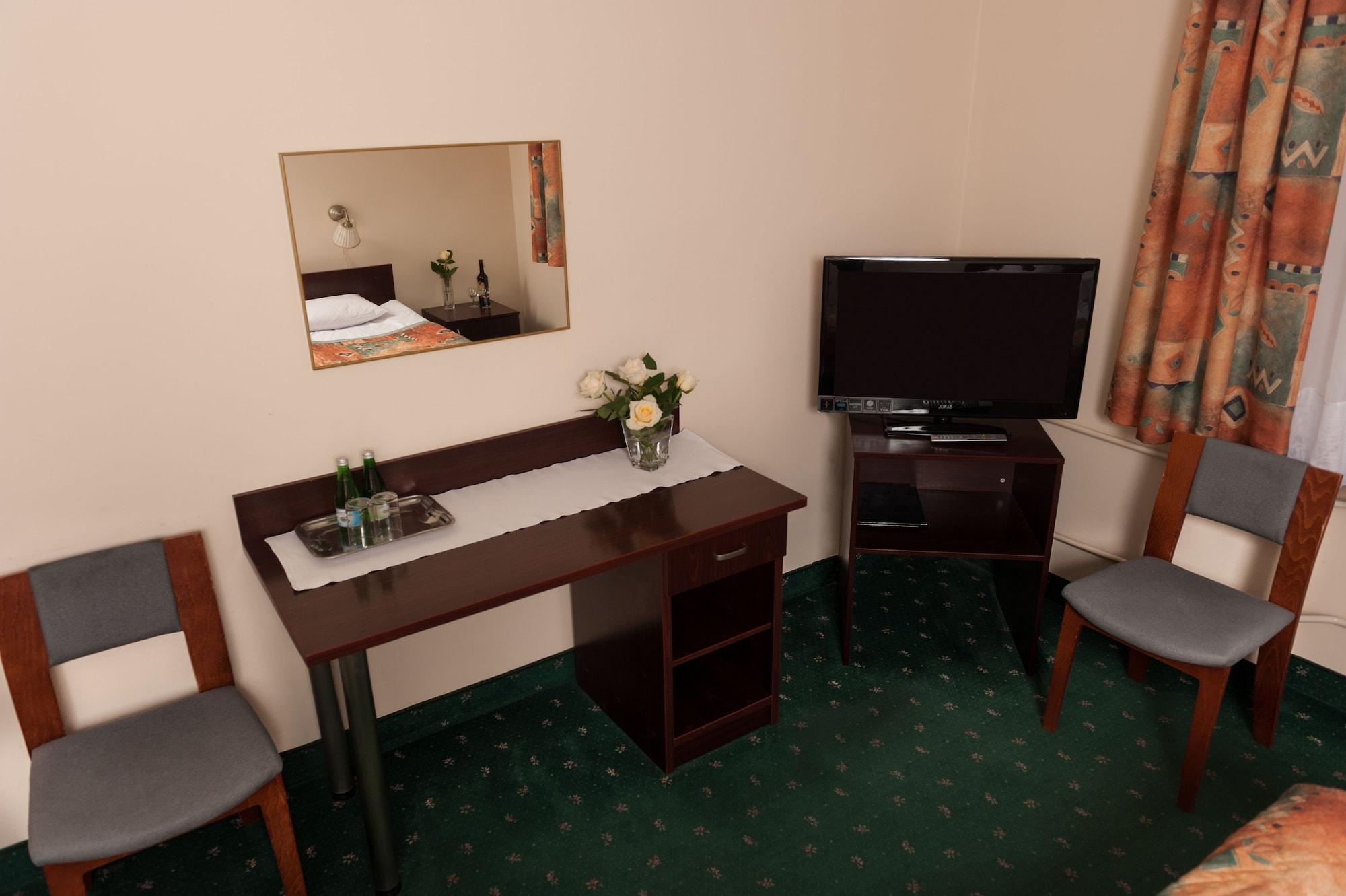 Parkhotel Economic Wielka Wies  ภายนอก รูปภาพ