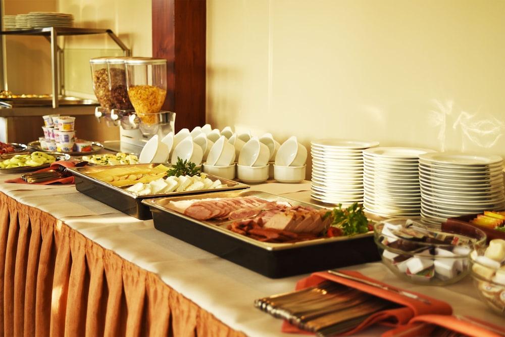 Parkhotel Economic Wielka Wies  ภายนอก รูปภาพ