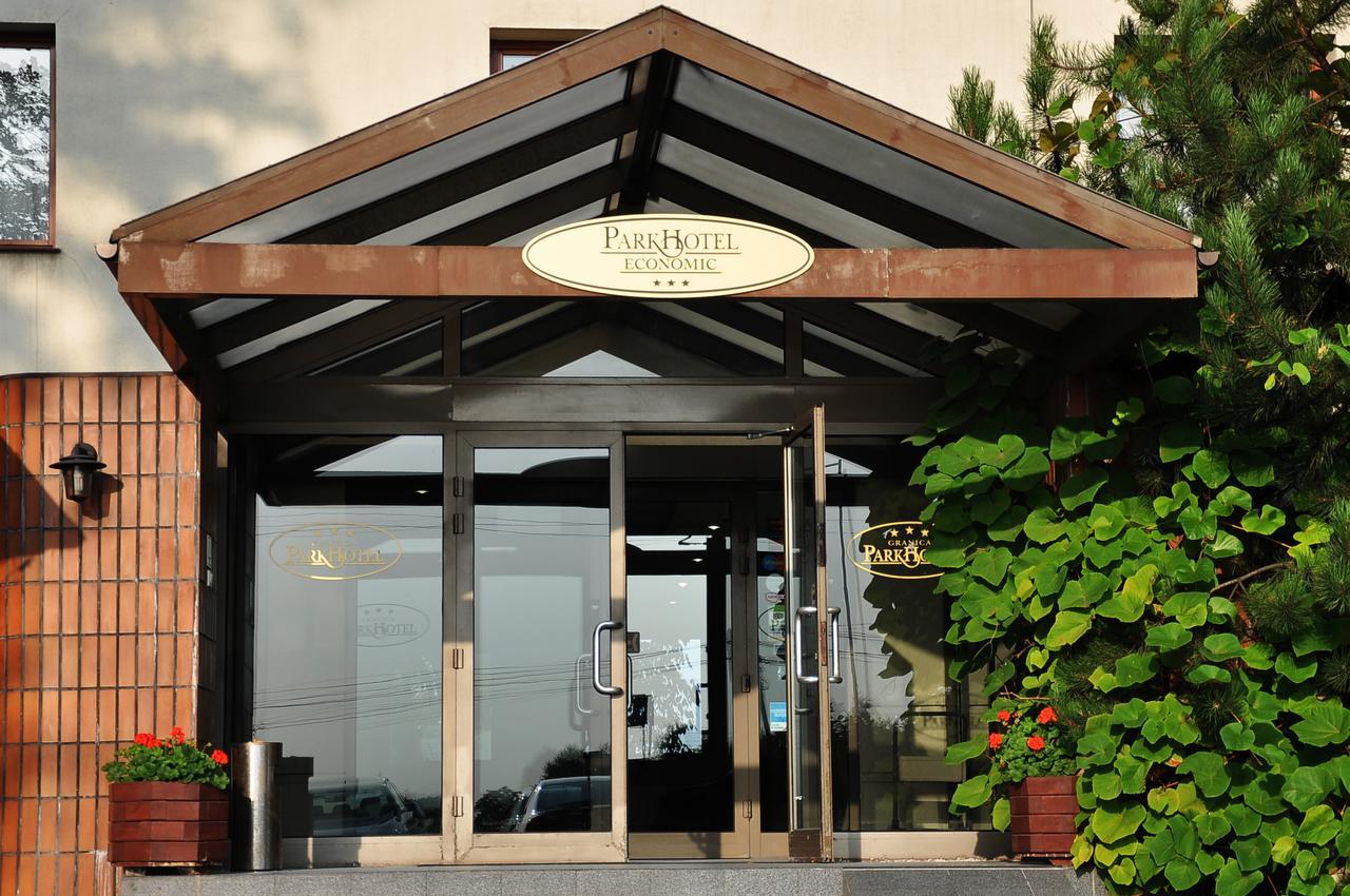 Parkhotel Economic Wielka Wies  ภายนอก รูปภาพ